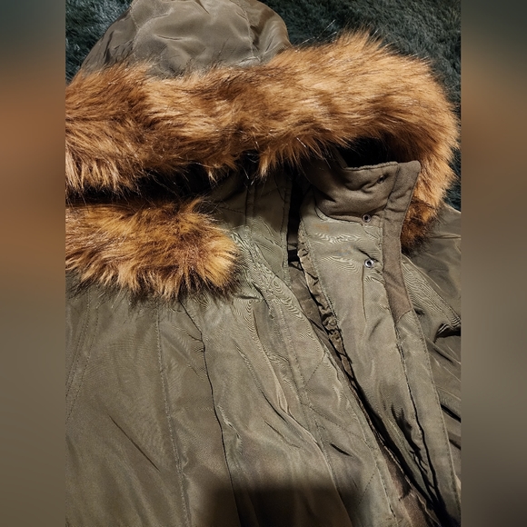 Fur trimmed hooded rain jacket - Picture 4 of 4